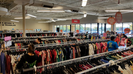 Thrift Store «Goodwill Store & Donation Center», reviews and photos, 1521 Lee St, Des Plaines, IL 60018, USA