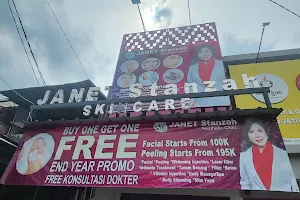 Klinik Kecantikan Janet Stanzah Jatiwaringin image