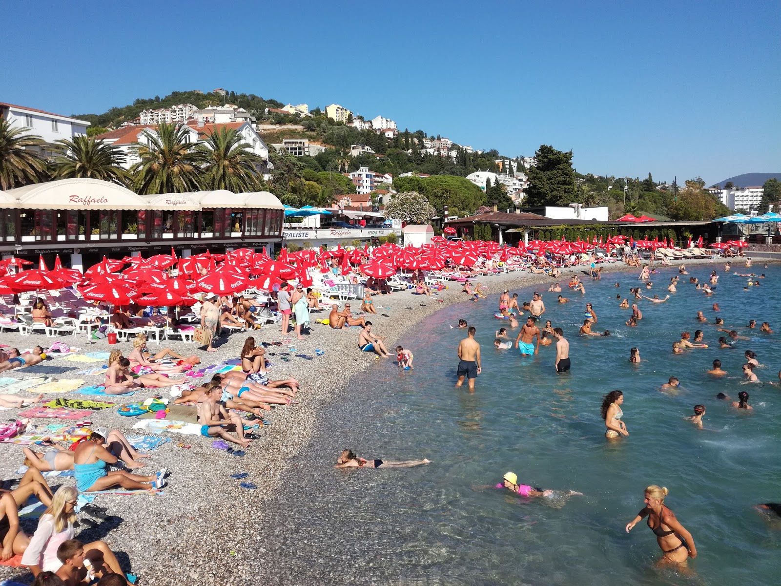 Foto von Rafaello Beach mit graue kiesel Oberfläche