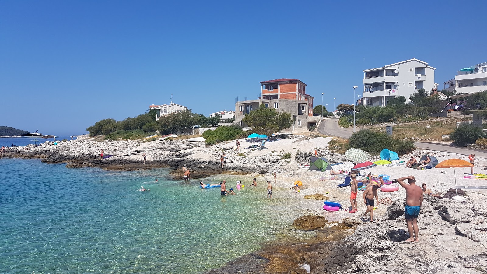 Foto van Zecevo beach met lichte fijne kiezelsteen oppervlakte