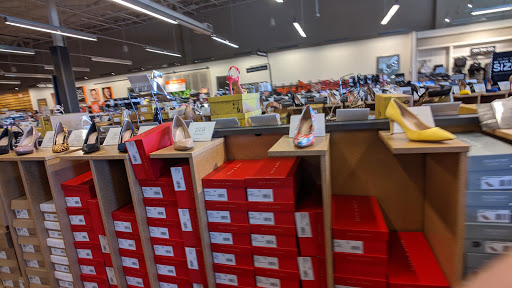 Shoe Store «DSW Designer Shoe Warehouse», reviews and photos, 11500 Burleigh St., Wauwatosa, WI 53222, USA