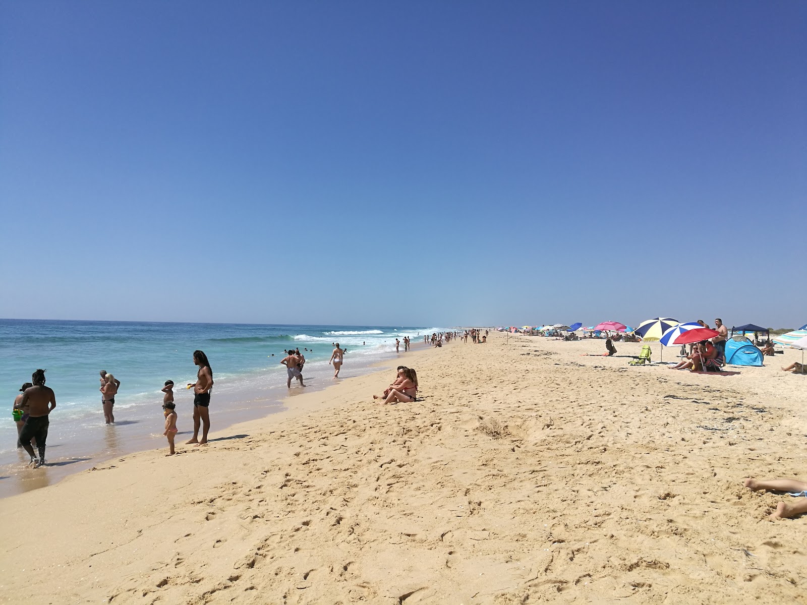 Foto di Spiaggia dell'Isola di Tavira con parzialmente pulito livello di pulizia