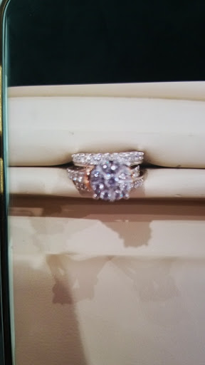 Jewelry Store «Zales - The Diamond Store», reviews and photos, 6170 Grand Ave #691, Gurnee, IL 60031, USA