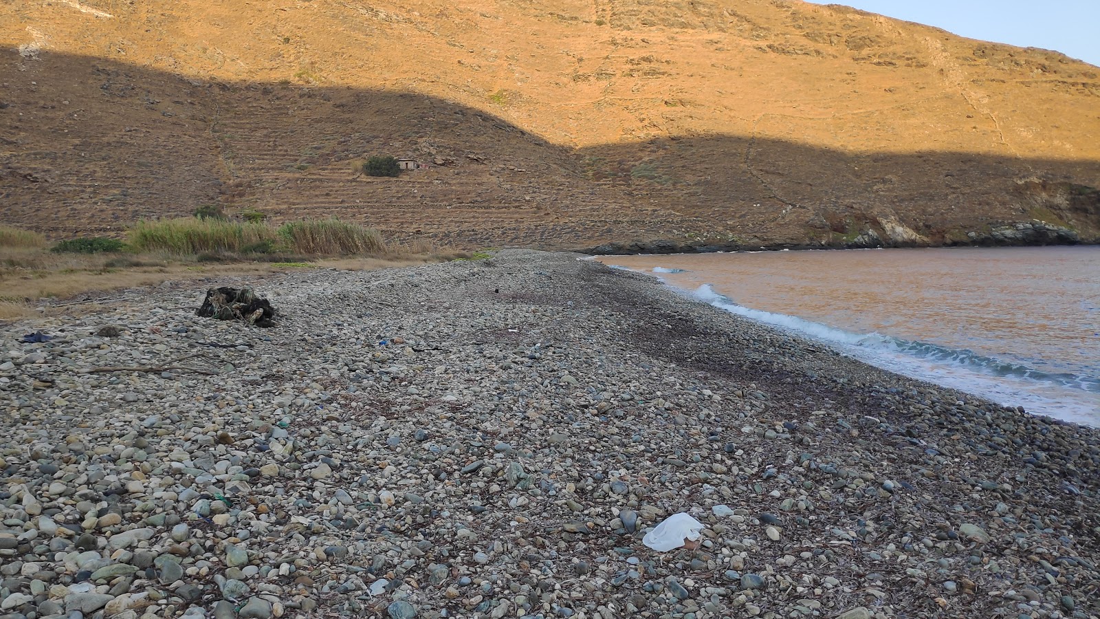 Karavas beach'in fotoğrafı biraz temiz temizlik seviyesi ile