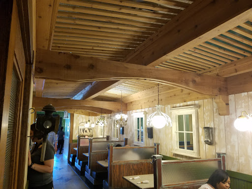 Shopping Mall «Breton Village Shopping Center», reviews and photos, 1814 Breton Rd SE, Grand Rapids, MI 49506, USA