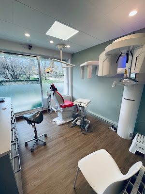 Dentiste Julie Derouen | Orthodontie enfant et adulte. Aligneurs transparents. à Saint-Germain-en-Laye