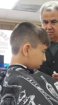 Eduardo's Barber shop and beauty salon - Photo 8 - Car repair in Hialeah, FL, Hialeah