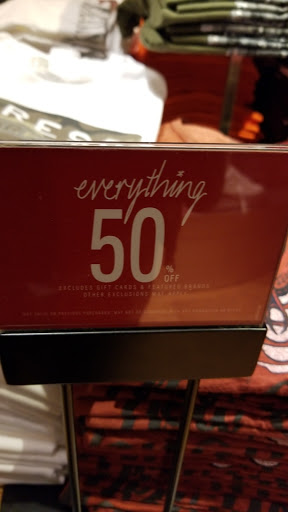 Clothing Store «Express», reviews and photos, 3101 Steinway St, Astoria, NY 11103, USA