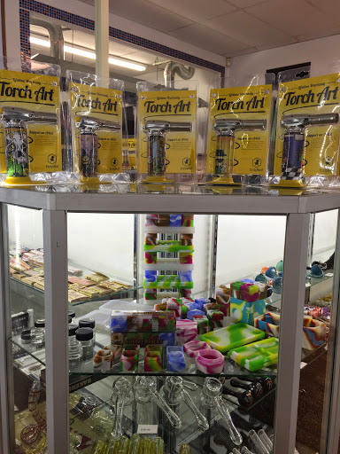 Tobacco Shop «Harbor Glass & Fine Tobacco», reviews and photos, 409 W Ehringhaus St, Elizabeth City, NC 27909, USA