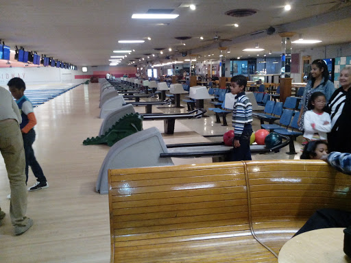 Bowling Alley «Midway Bowling Center», reviews and photos, 1561 Holly Pike, Carlisle, PA 17015, USA