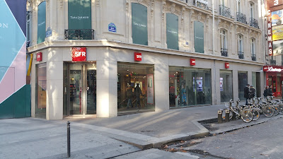 SFR Paris Avenue des Champs Elysées à Paris