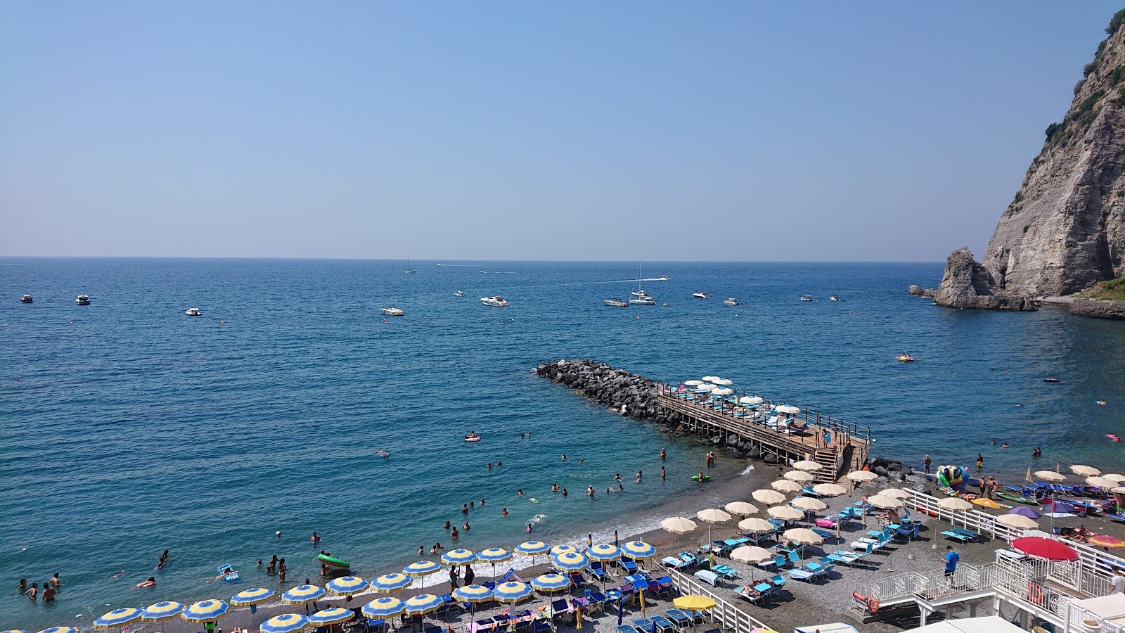 Foto de Spiaggia di Meta II área parcialmente do hotel