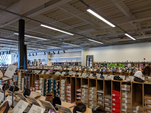Shoe Store «DSW Designer Shoe Warehouse», reviews and photos, 21 W Hillsdale Blvd, San Mateo, CA 94403, USA
