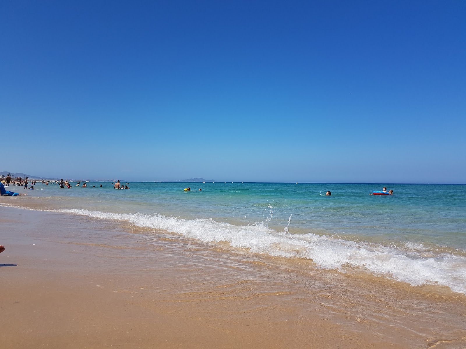 Foto de Restinga plage con agua cristalina superficie