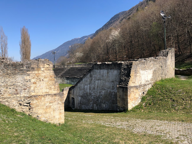 Kommentare und Rezensionen über Amphithéâtre Romain