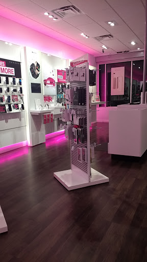 Cell Phone Store «T-Mobile», reviews and photos, 5417 US-19 #101, New Port Richey, FL 34652, USA