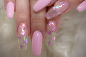 Daisy's Nails And Spa image