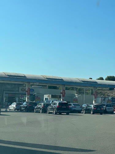 Borne de recharge de véhicules électriques TotalEnergies Station de recharge Lançon-Provence