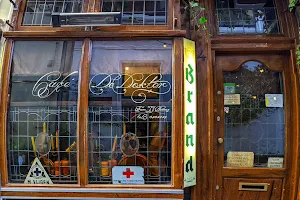 Café De Dokter image