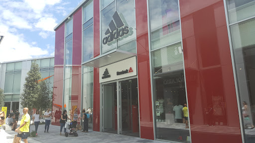 adidas & Reebok Outlet Store Locate di Triulzi