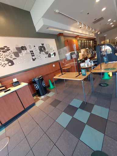 Coffee Shop «Starbucks», reviews and photos, 1560 E Golf Rd, Schaumburg, IL 60173, USA
