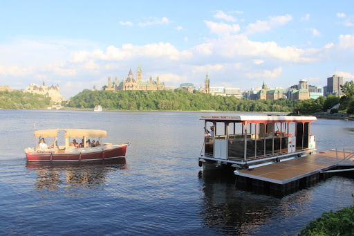 AQUA-TAXI - Boat Cruise - Canadian Museum of History dock
