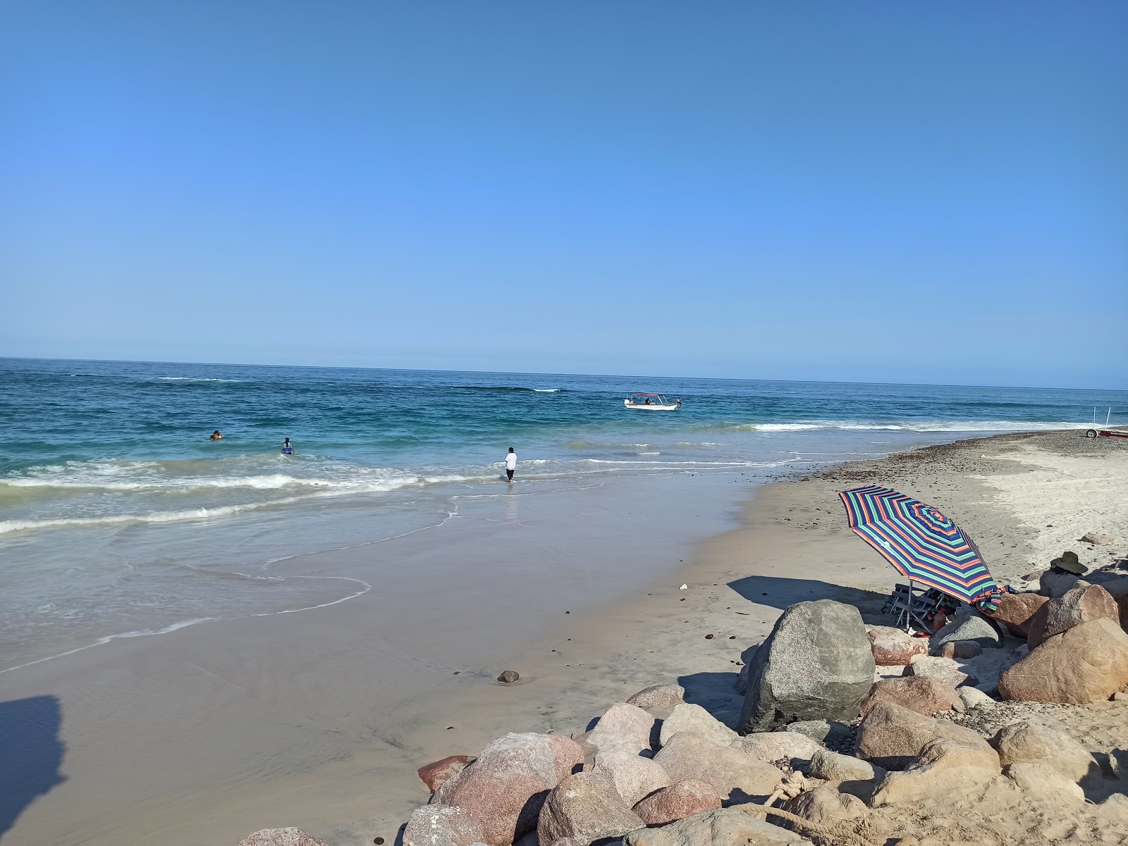 Photo of Arbolito Beach II and the settlement