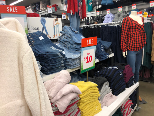 Clothing Store «Old Navy», reviews and photos, 19401 Alderwood Mall Pkwy, Lynnwood, WA 98036, USA