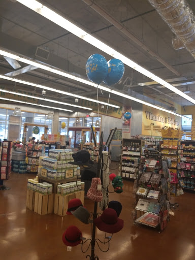 Grocery Store «Fresh Thyme Farmers Market - Milwaukee», reviews and photos, 470 E Pleasant St, Milwaukee, WI 53202, USA