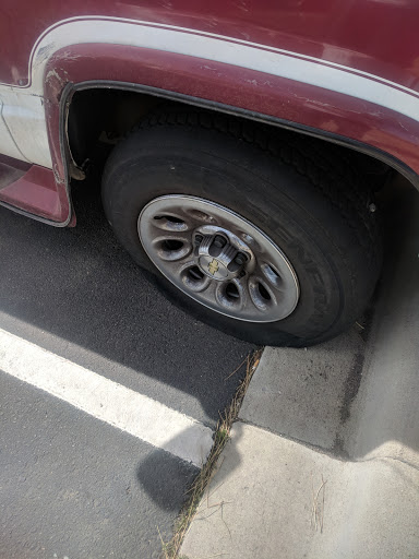 Tire Shop «Discount Tire Store - Brighton, CO», reviews and photos, 4040 E Bromley Ln, Brighton, CO 80601, USA