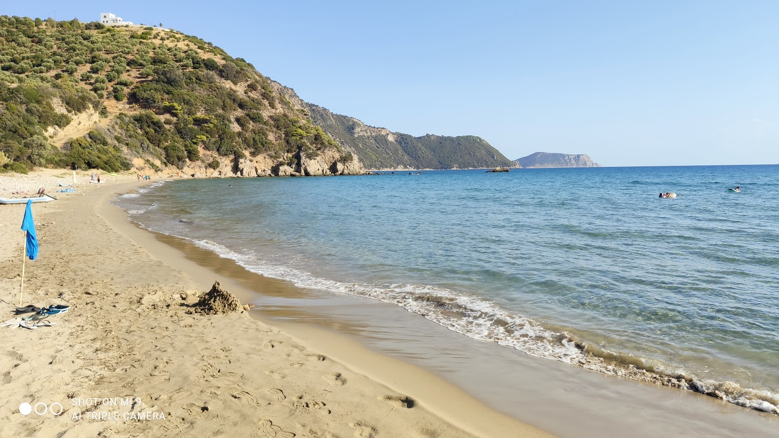 Fotografie cu Tsapi beach cu o suprafață de apa pură turcoaz