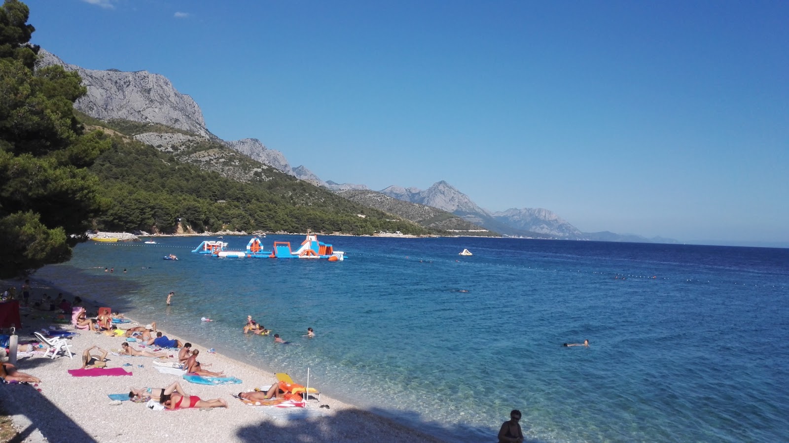Dole beach'in fotoğrafı - Çocuklu aile gezginleri için önerilir