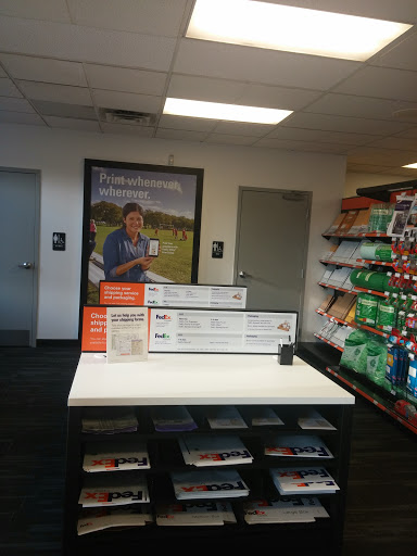 Print Shop «FedEx Office Print & Ship Center», reviews and photos, 1550 W Michigan Ave, Kalamazoo, MI 49006, USA