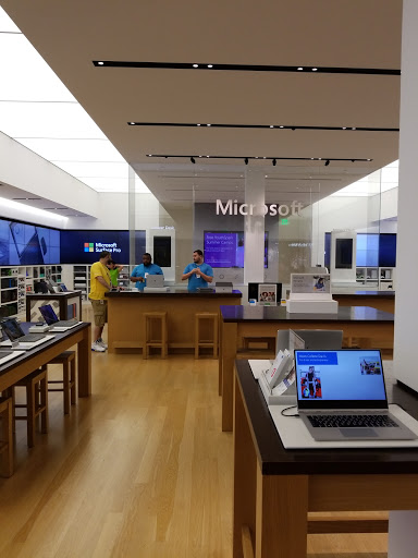 Computer Store «Microsoft Store - Westfarms», reviews and photos, 211 W Farms Mall, Farmington, CT 06032, USA