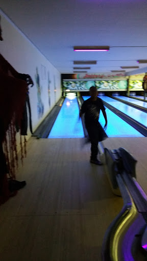 Sports Bar «Pinheads Jeffery Lanes», reviews and photos, 125 N Wolf Rd, Wheeling, IL 60090, USA