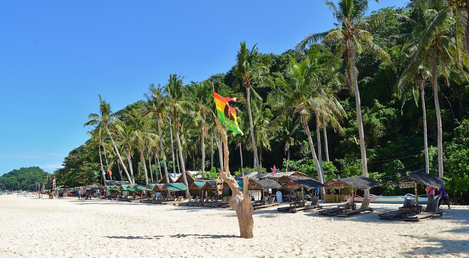 Foto de Puka Shell Beach - lugar popular entre os apreciadores de relaxamento