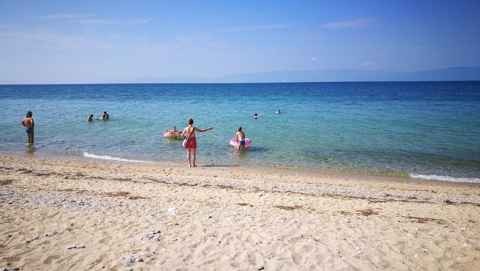 Photo de Paralia Ofriniou avec un niveau de propreté de assez propre