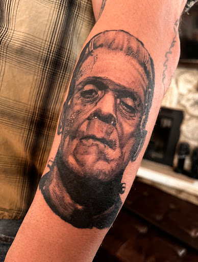 Explore american tattoo ideas, creative tattoo ideas in Lander, available at Blackblood Tattoo and Piercing