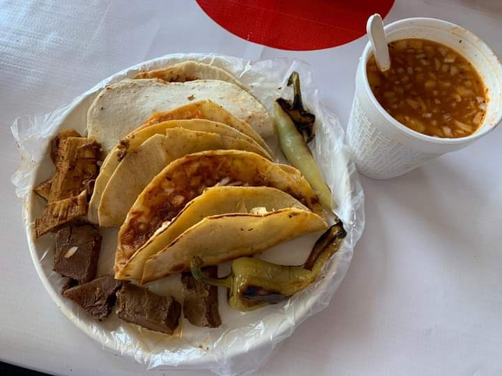 Tacos de birria Manuel , tacos de salsa GAY