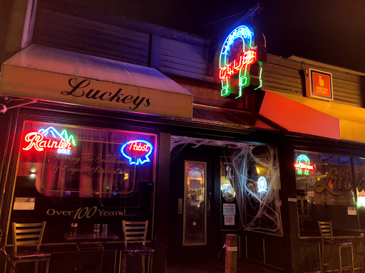 Luckey's Club
