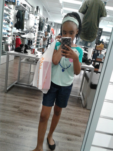 Shopping Mall «Hillcrest Shopping Center», reviews and photos, 1701 N Larkin Ave, Crest Hill, IL 60403, USA