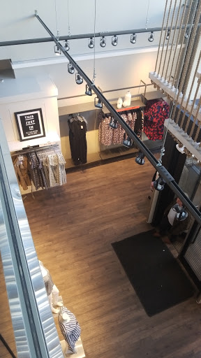 Clothing Store «Banana Republic Factory Store», reviews and photos, 422 86th St, Brooklyn, NY 11209, USA