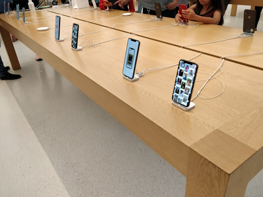 Computer Store «Apple Chandler Fashion Center», reviews and photos, 3111 W Chandler Blvd, Chandler, AZ 85226, USA