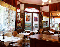 Atmosphère du Restaurant français Caves Pétrissans à Paris - n°12