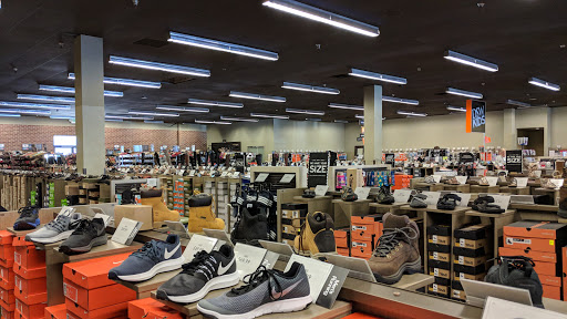 Shoe Store «DSW Designer Shoe Warehouse», reviews and photos, 17158 Redmond Way, Redmond, WA 98052, USA