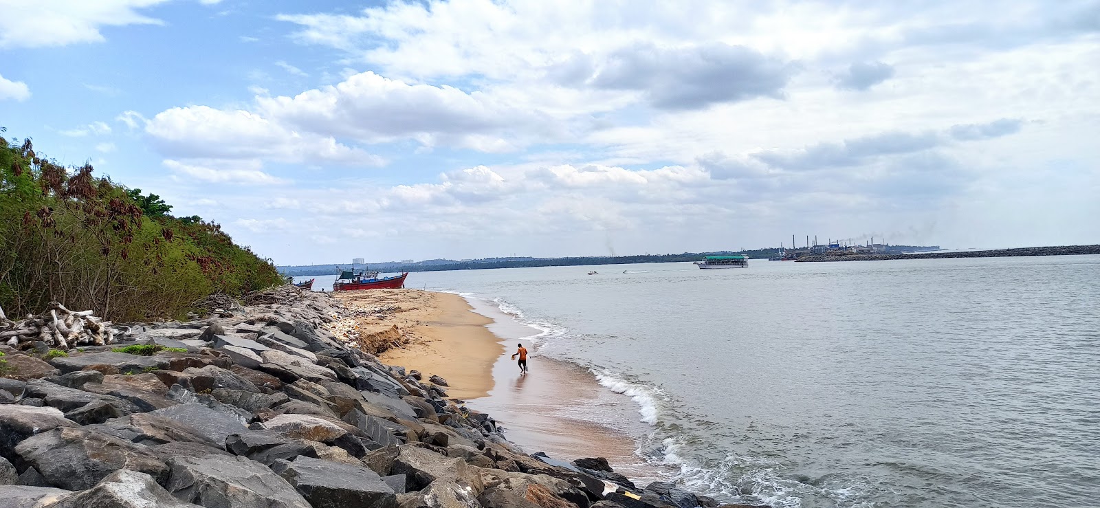 Photo de Bengre Beach avec un rivage spacieux