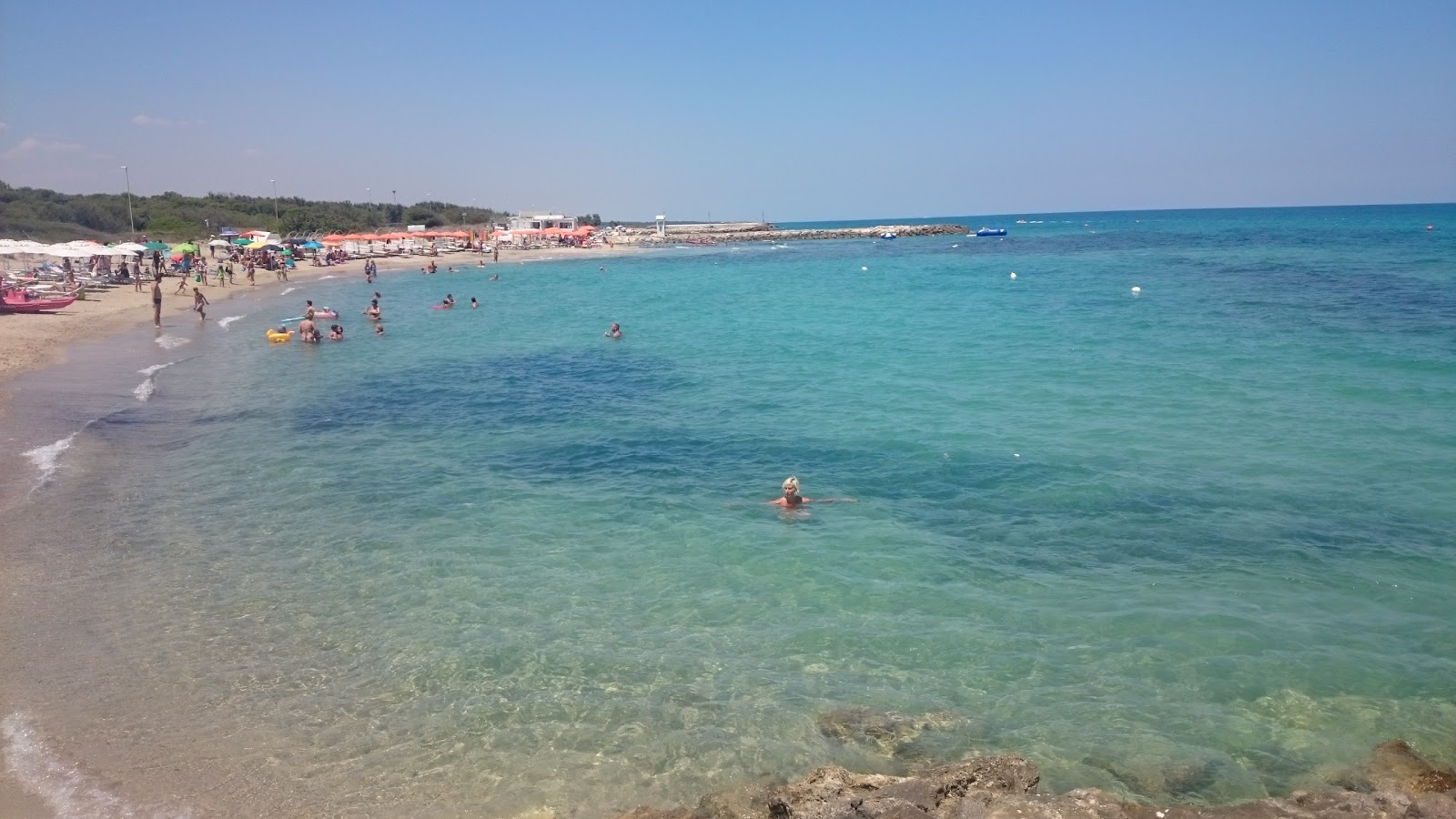 Fotografie cu Spiaggia San Cataldo cu o suprafață de apă pură albastră