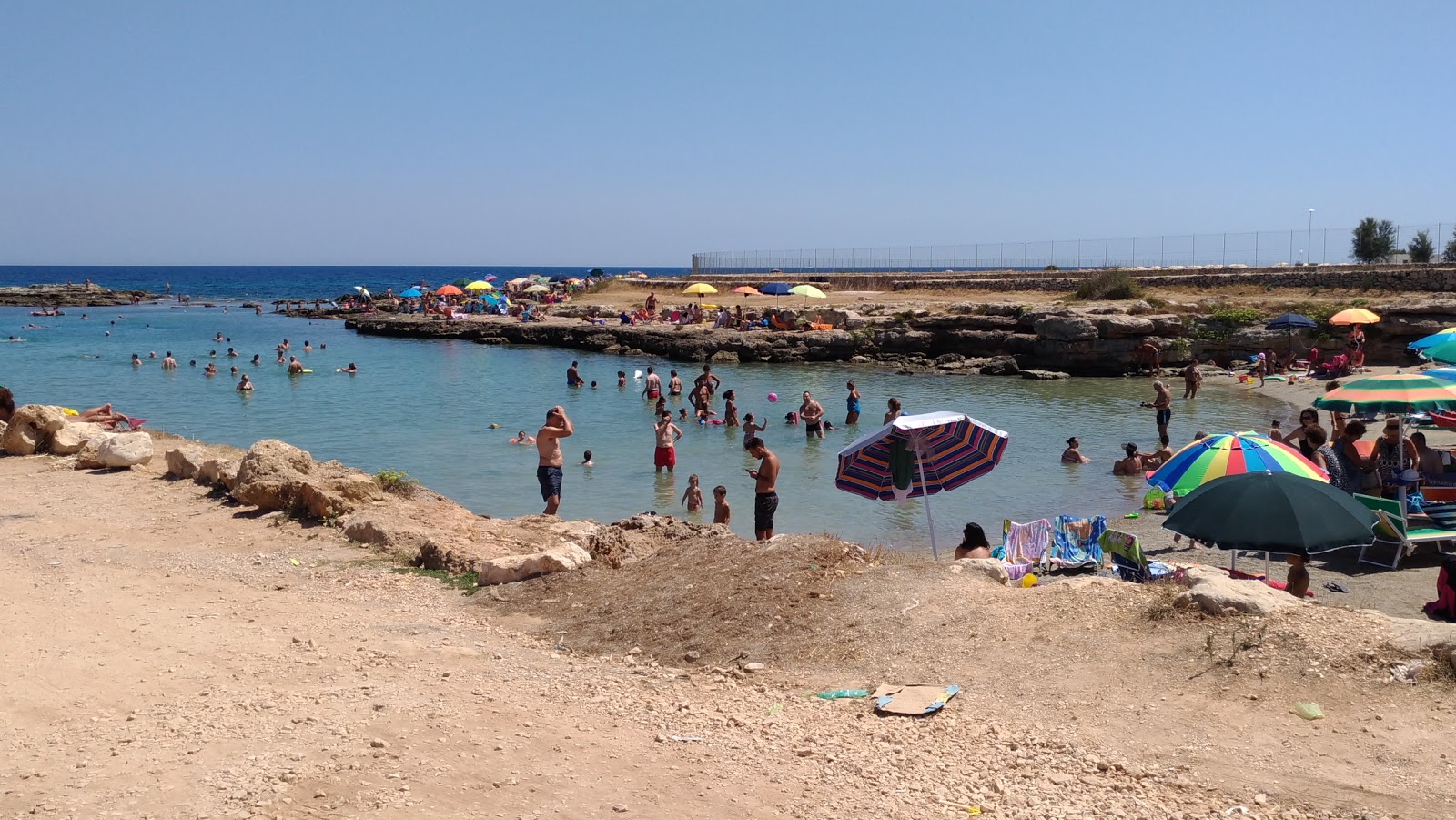Foto van Cala Fetente beach met gemiddeld niveau van netheid