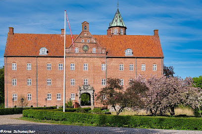 Sostrup Slot & Kloster