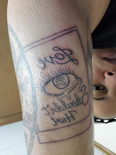 Tattoo Shop «TWISTED APPLE TATTOO INC.», reviews and photos, 1104 Grant Ave, Junction City, KS 66441, USA